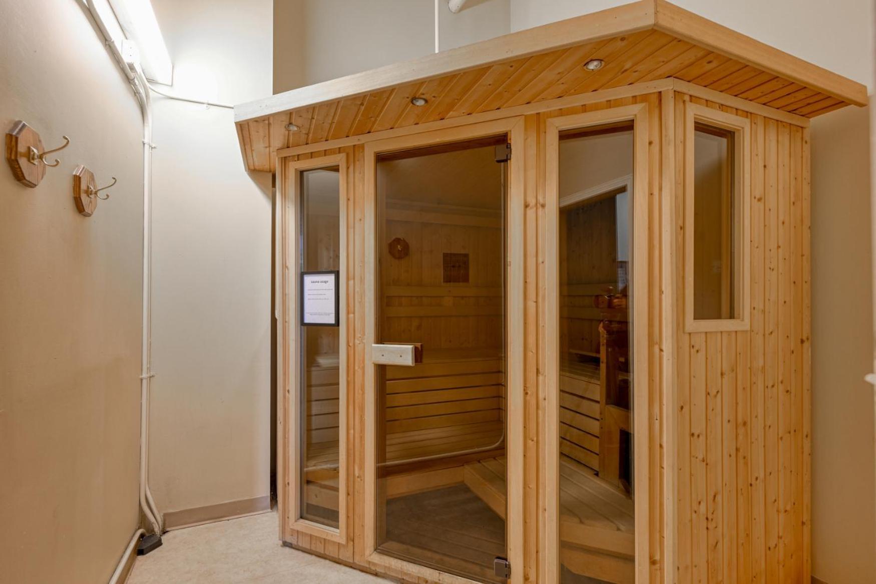 2 Bath Prkg+Gym+Sauna Perk Plaza +30 Day Cleveland Kültér fotó