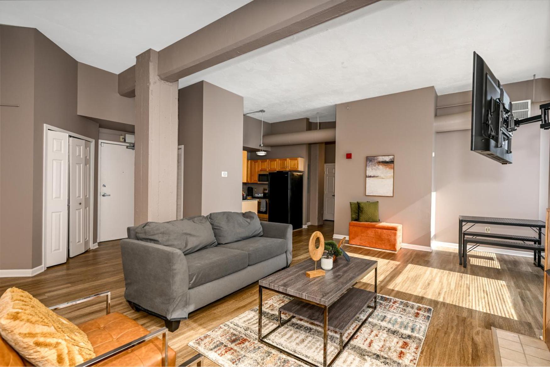 2 Bath Prkg+Gym+Sauna Perk Plaza +30 Day Cleveland Kültér fotó