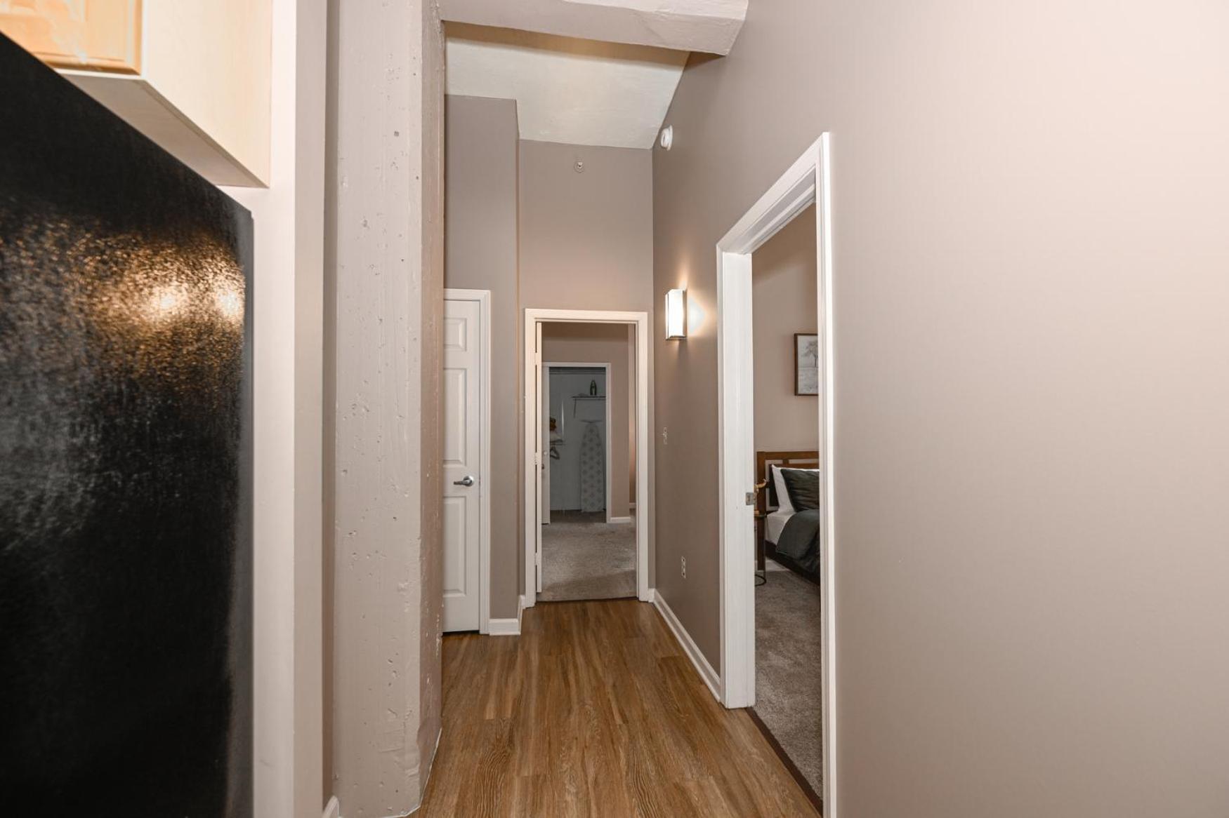 2 Bath Prkg+Gym+Sauna Perk Plaza +30 Day Cleveland Kültér fotó