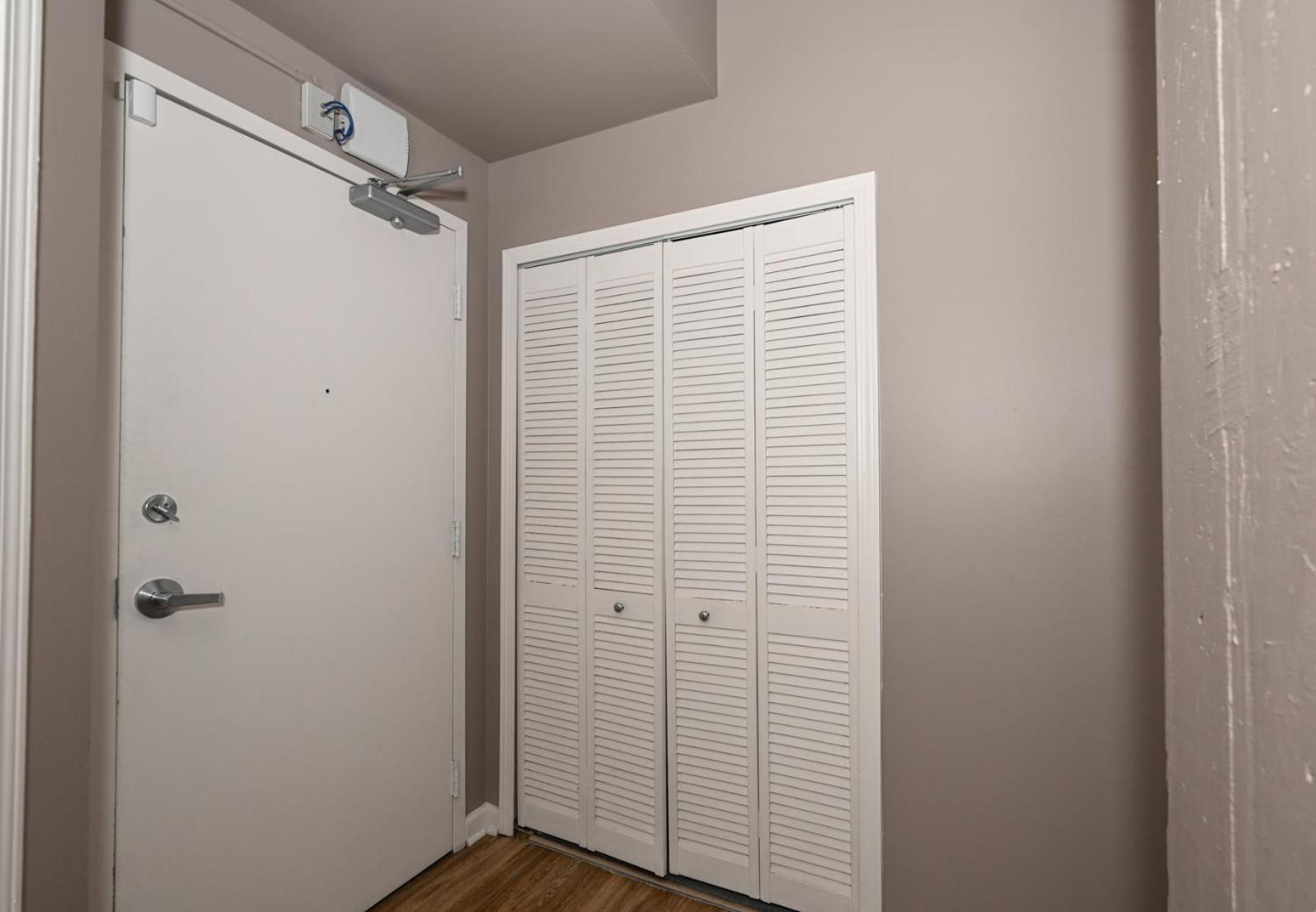 2 Bath Prkg+Gym+Sauna Perk Plaza +30 Day Cleveland Kültér fotó