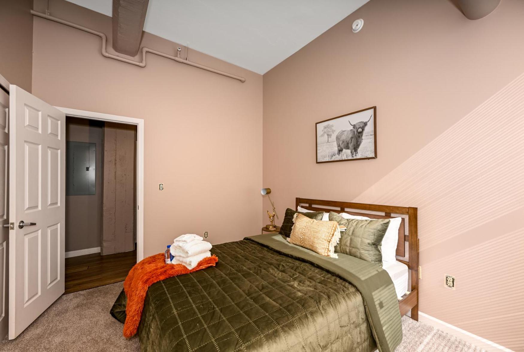 2 Bath Prkg+Gym+Sauna Perk Plaza +30 Day Cleveland Kültér fotó