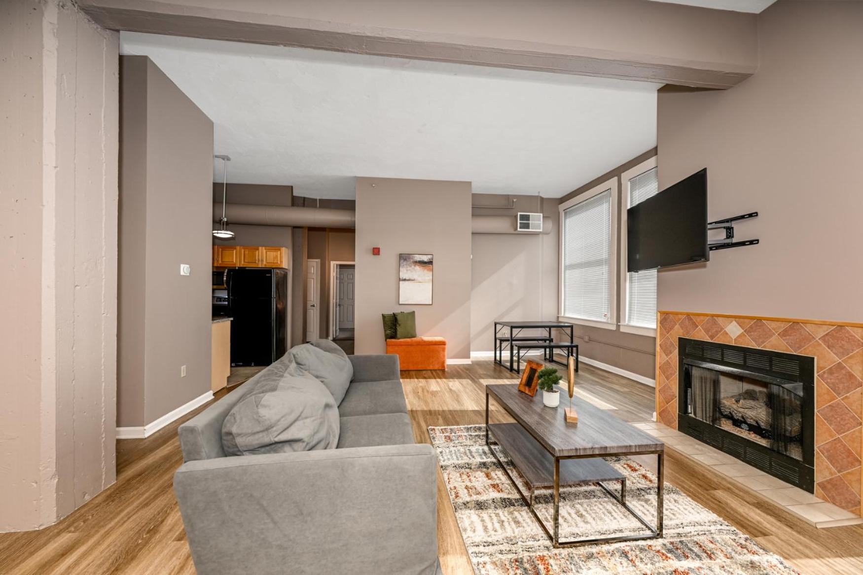 2 Bath Prkg+Gym+Sauna Perk Plaza +30 Day Cleveland Kültér fotó