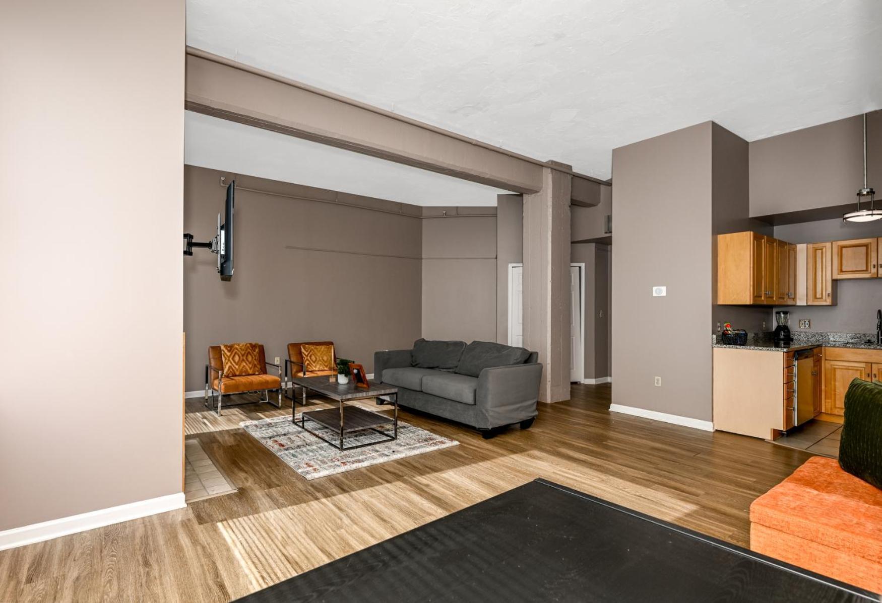 2 Bath Prkg+Gym+Sauna Perk Plaza +30 Day Cleveland Kültér fotó