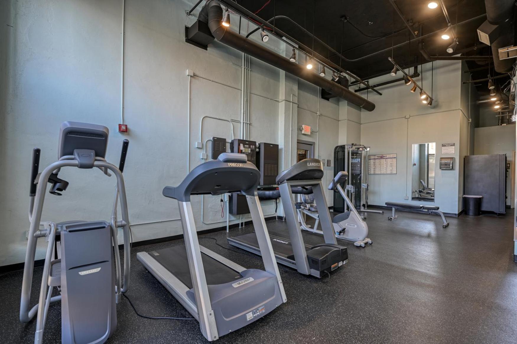 2 Bath Prkg+Gym+Sauna Perk Plaza +30 Day Cleveland Kültér fotó