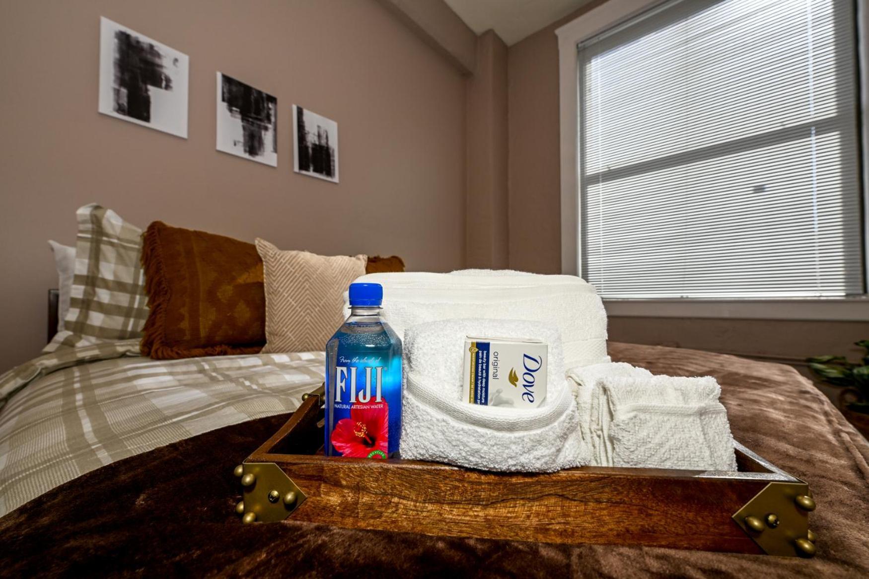 2 Bath Prkg+Gym+Sauna Perk Plaza +30 Day Cleveland Kültér fotó
