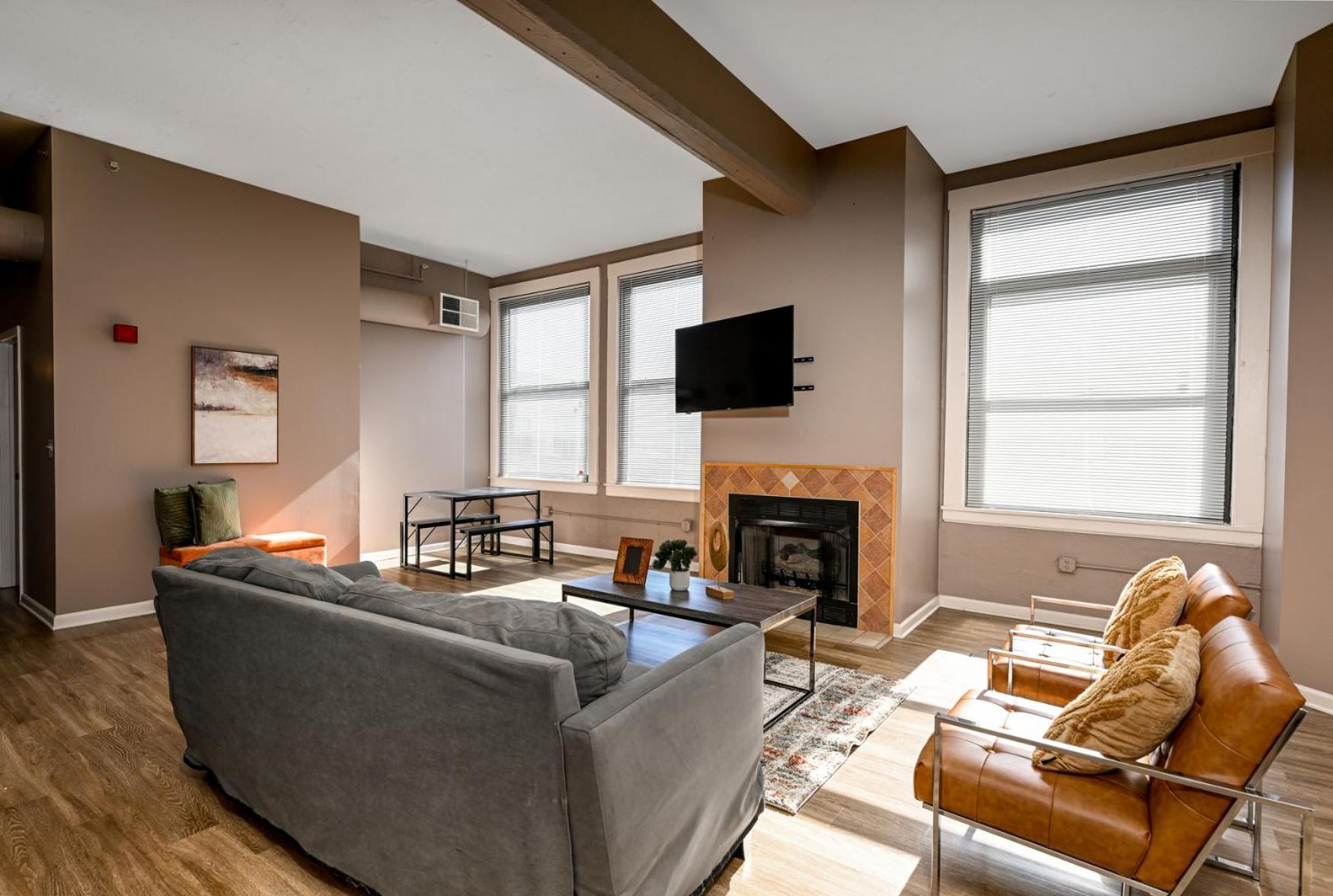 2 Bath Prkg+Gym+Sauna Perk Plaza +30 Day Cleveland Kültér fotó