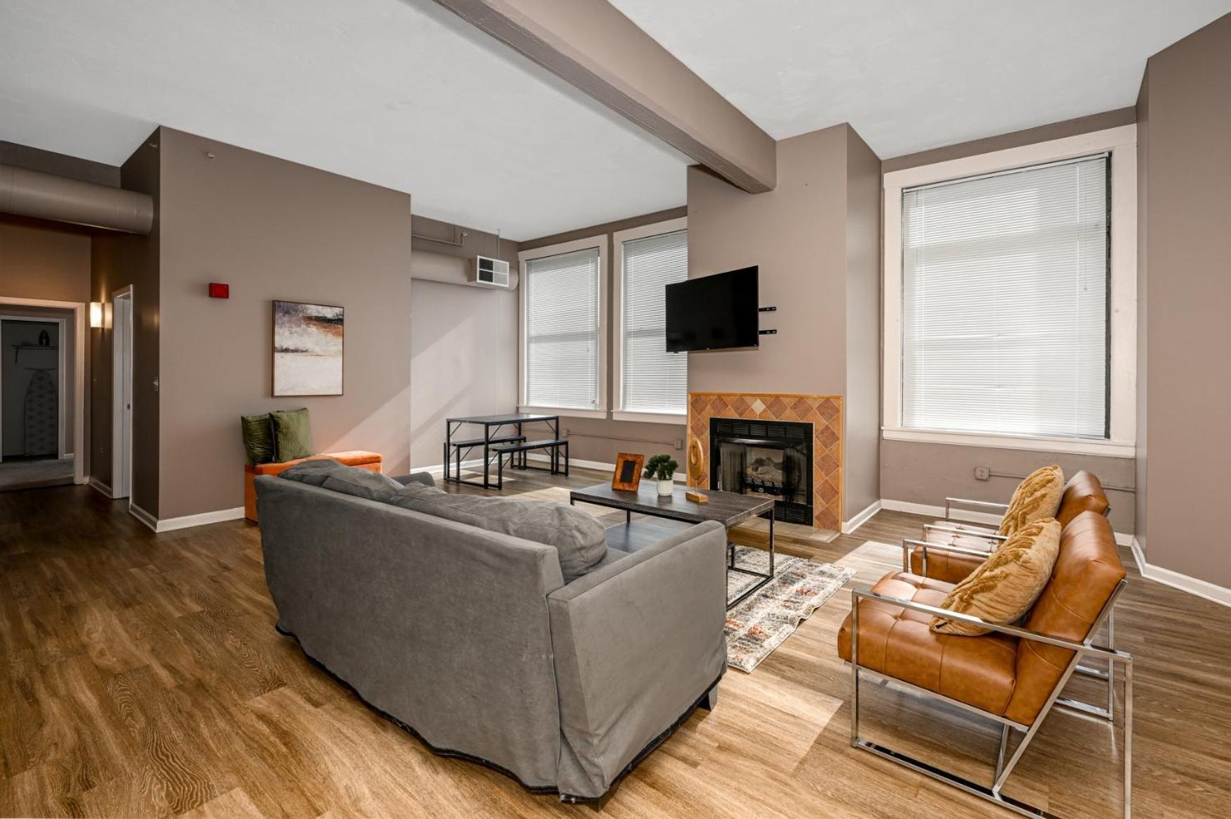 2 Bath Prkg+Gym+Sauna Perk Plaza +30 Day Cleveland Kültér fotó
